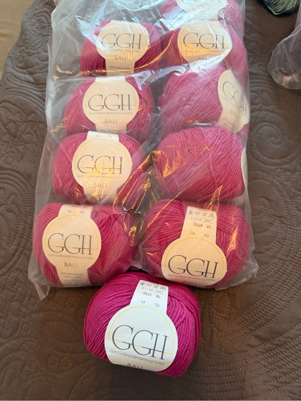 GGH Bali Yarn - Vibrant Fuchsia Pink Skein